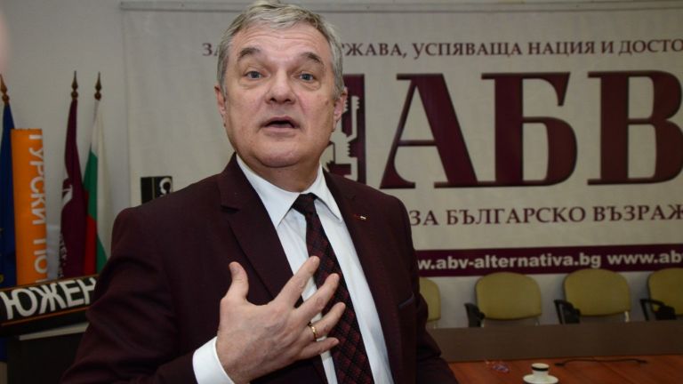 Румен Петков се оттегля от лидерския пост на АБВ, партията свиква конгрес