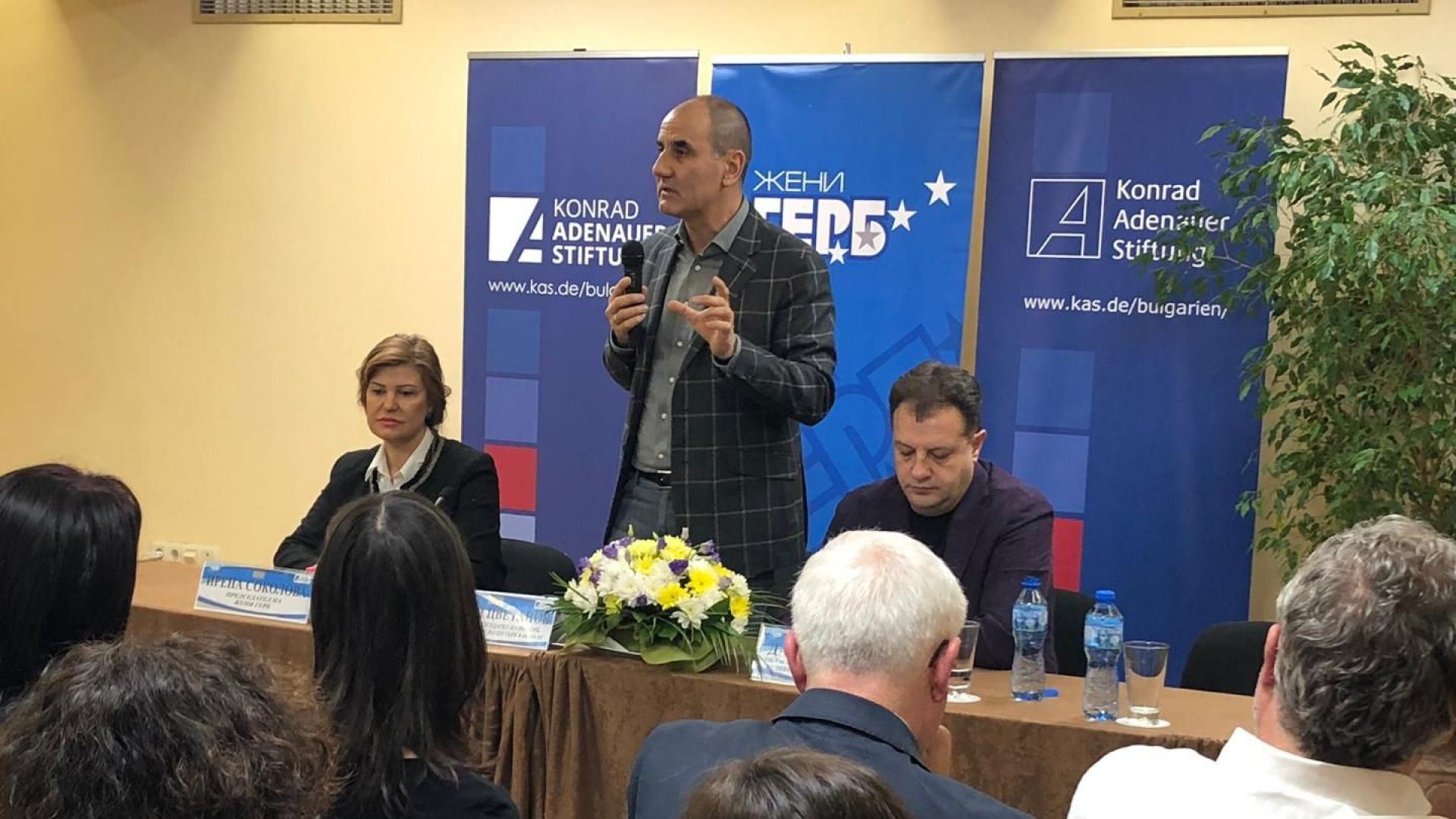 Как може да претендираш че си опозиция като в същото