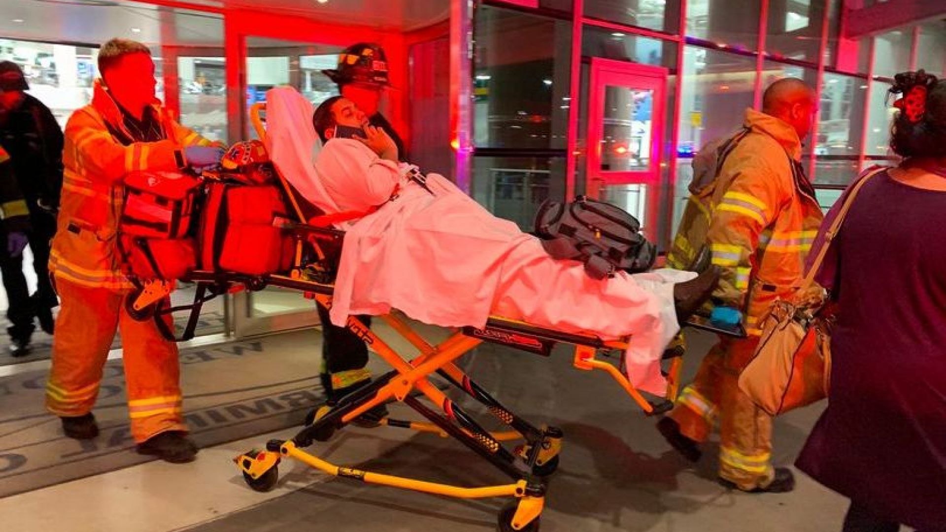 30 души бяха ранени при турбуленция по време на полет