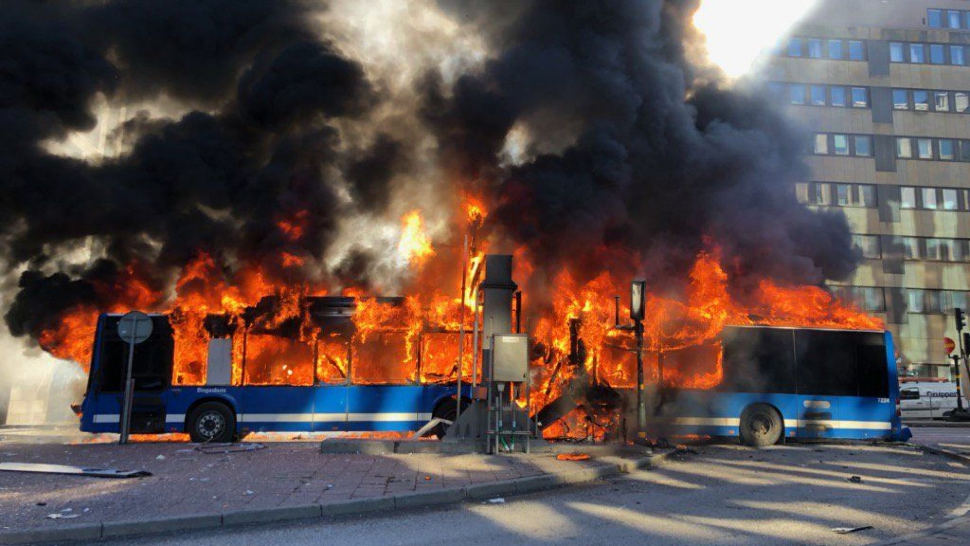 Мощна експлозия е разтърсила центъра на Стокхолм преди минути съобщават