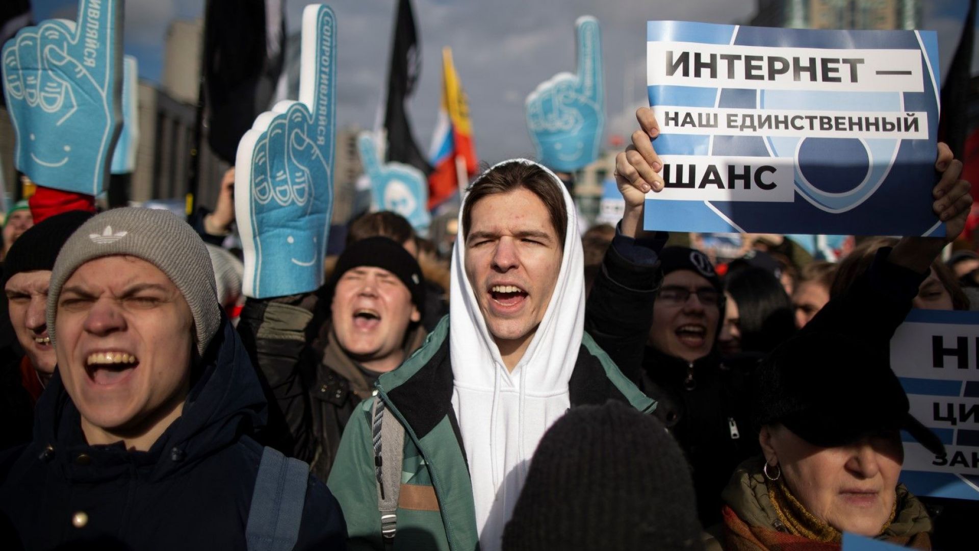 Хиляди демонстранти протестираха днес в Русия срещу проектозакон за независим