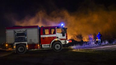 Във Враца изгоря цех за обработка на пилета