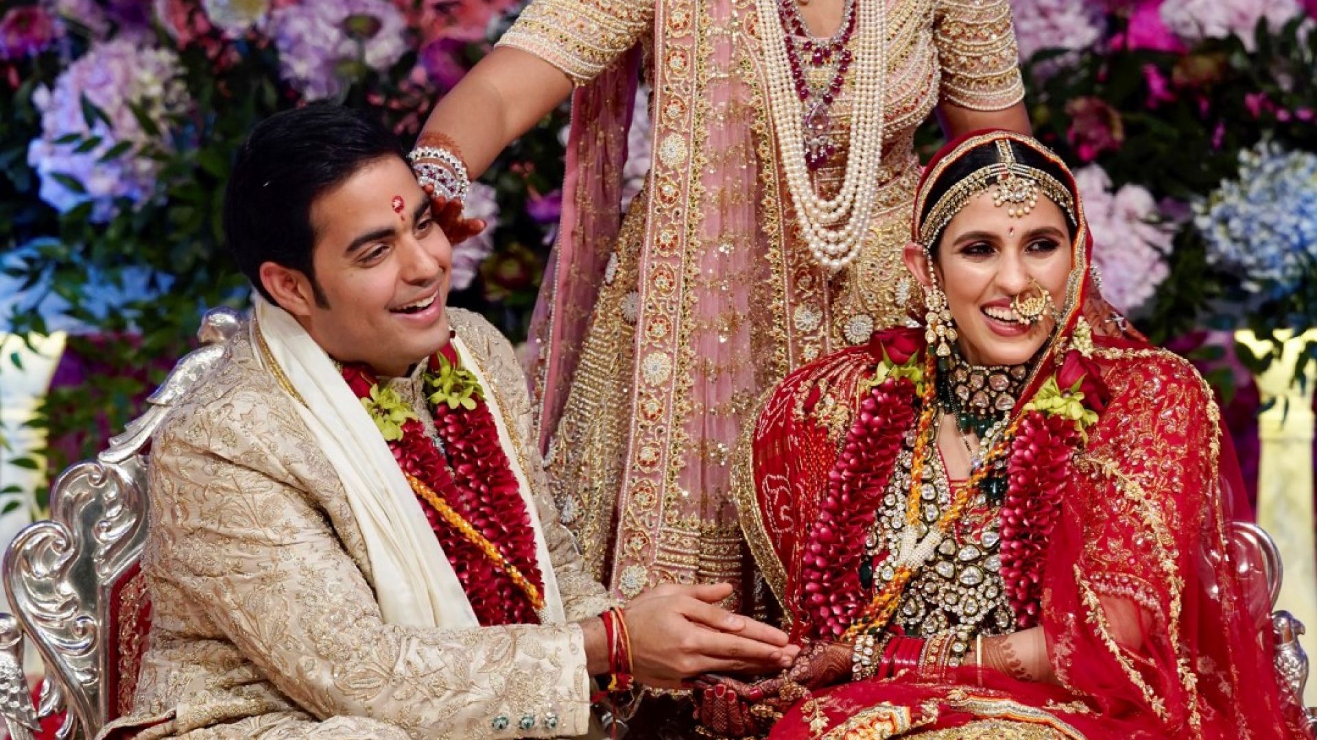 Наследникът на най-богатата индийска фамилия се ожени пред Тони Блеър и Приянка (снимки)