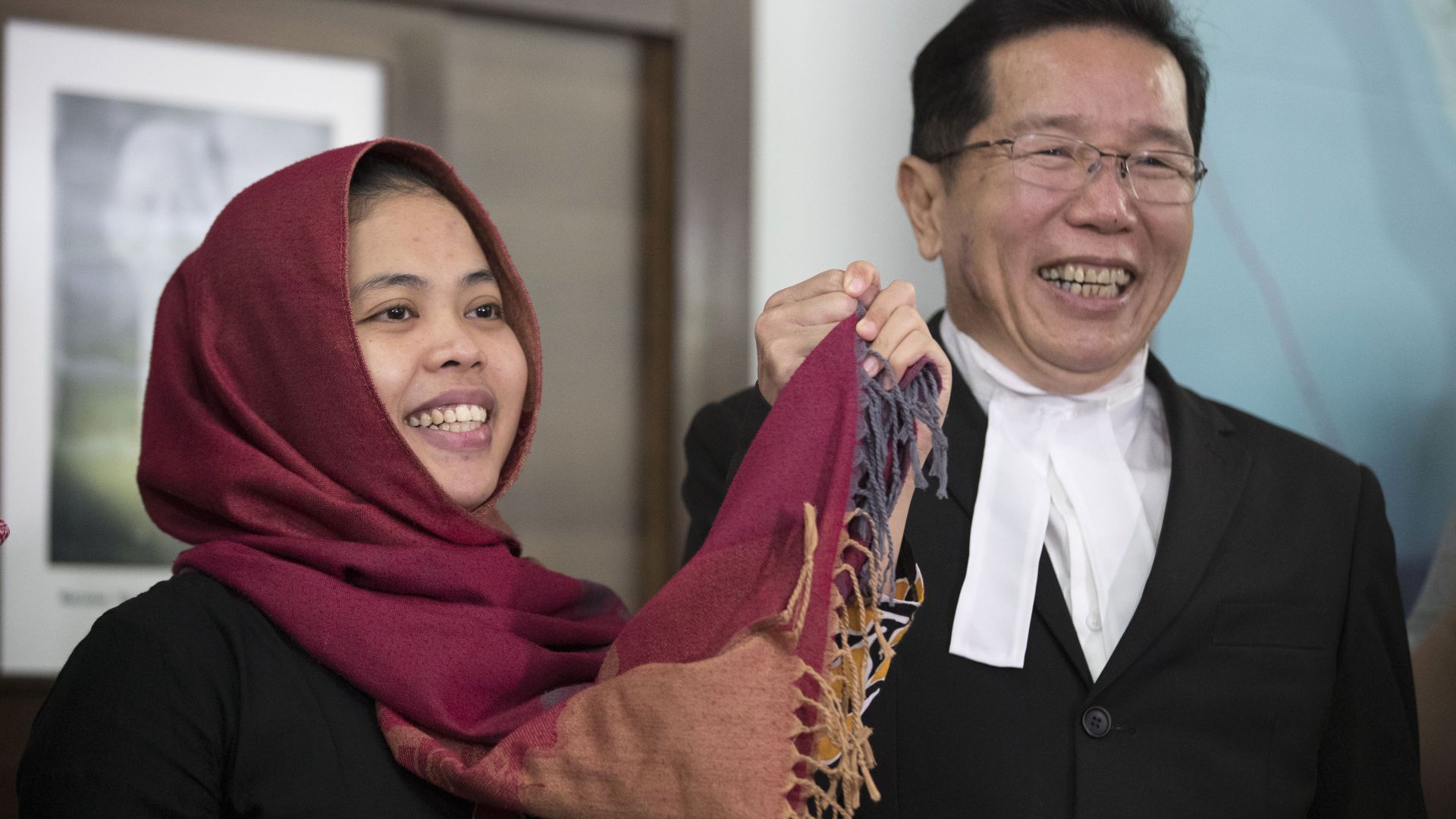 Индонезийка обвинена че е участвала в убийството на заварения брат