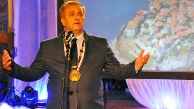 Обвиниха кмета на Созопол за присвояване на близо 2 млн. лв. 