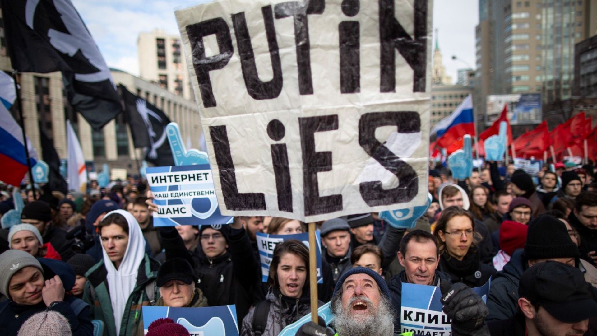 След като хиляди руснаци излязоха вчера на демонстрации Кремъл заяви