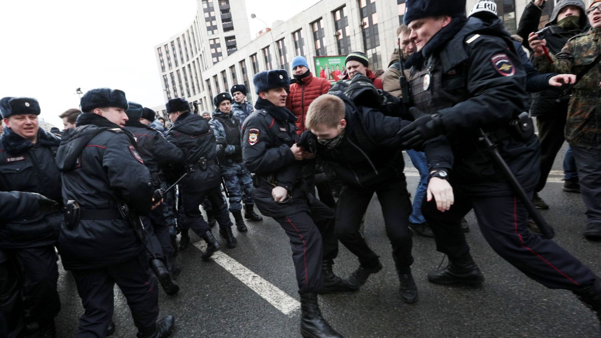 Армията на Русия създава затворен интернет военен красив и