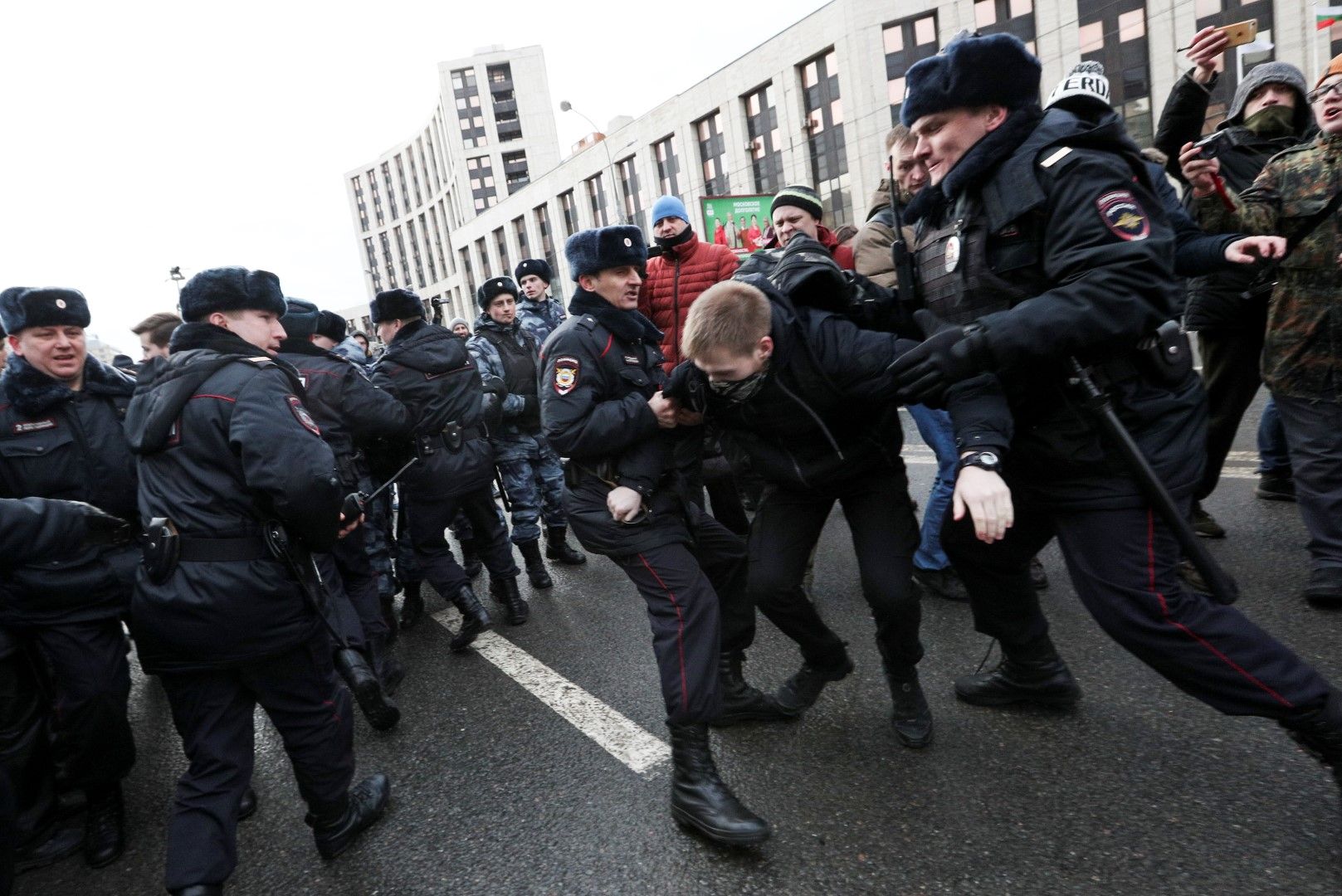 Хиляди руснаци протестираха в неделя срещу опита на властите да ограничат интернет
