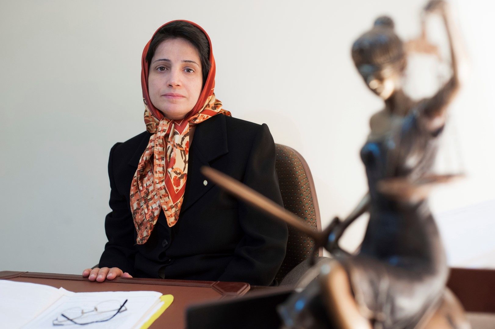 Правозащитната адвокатка Насрин Сотудех, снимана в нейния офис в Техеран през 2008 г.