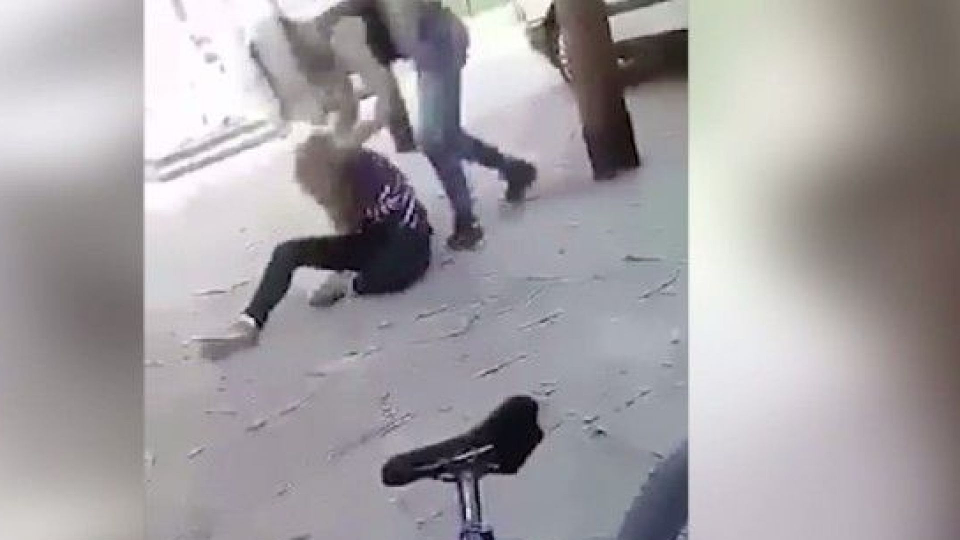 15 годишно момиче от Габрово преби жестоко своя връстничка на улицата