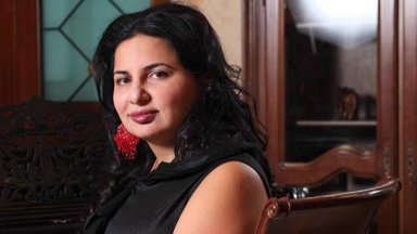 Най издирваната жена в света под това заглавие обширни статии