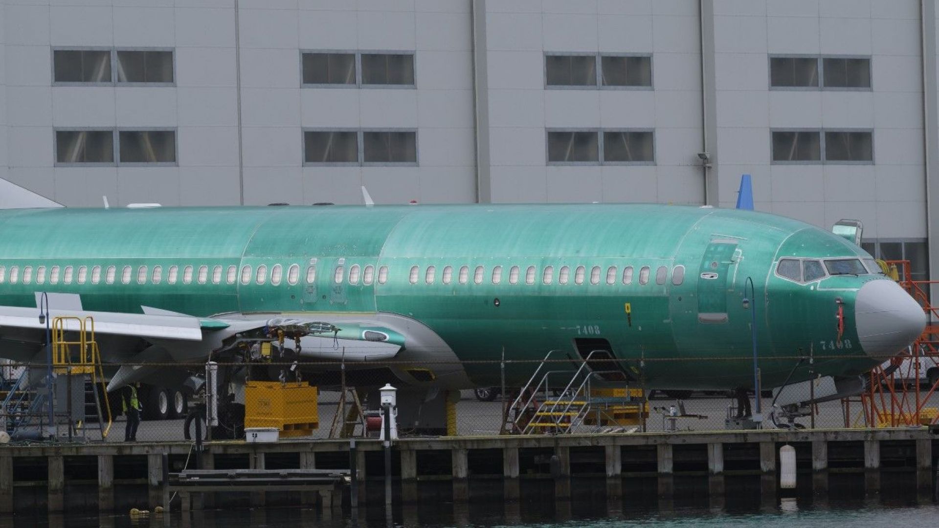 Спират полетите на Boeing 737 MAX 8 в още страни, САЩ с противоположен подход
