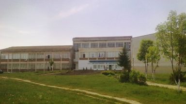 Брутална агресия в училище в Ловеч, арестуваха възпитател (видео)