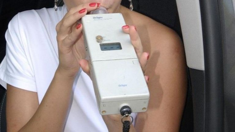 Коментари - Пияна шофьорка без книжка блъсна четири автомобила в Слънчев бряг | Днес.dir.bg