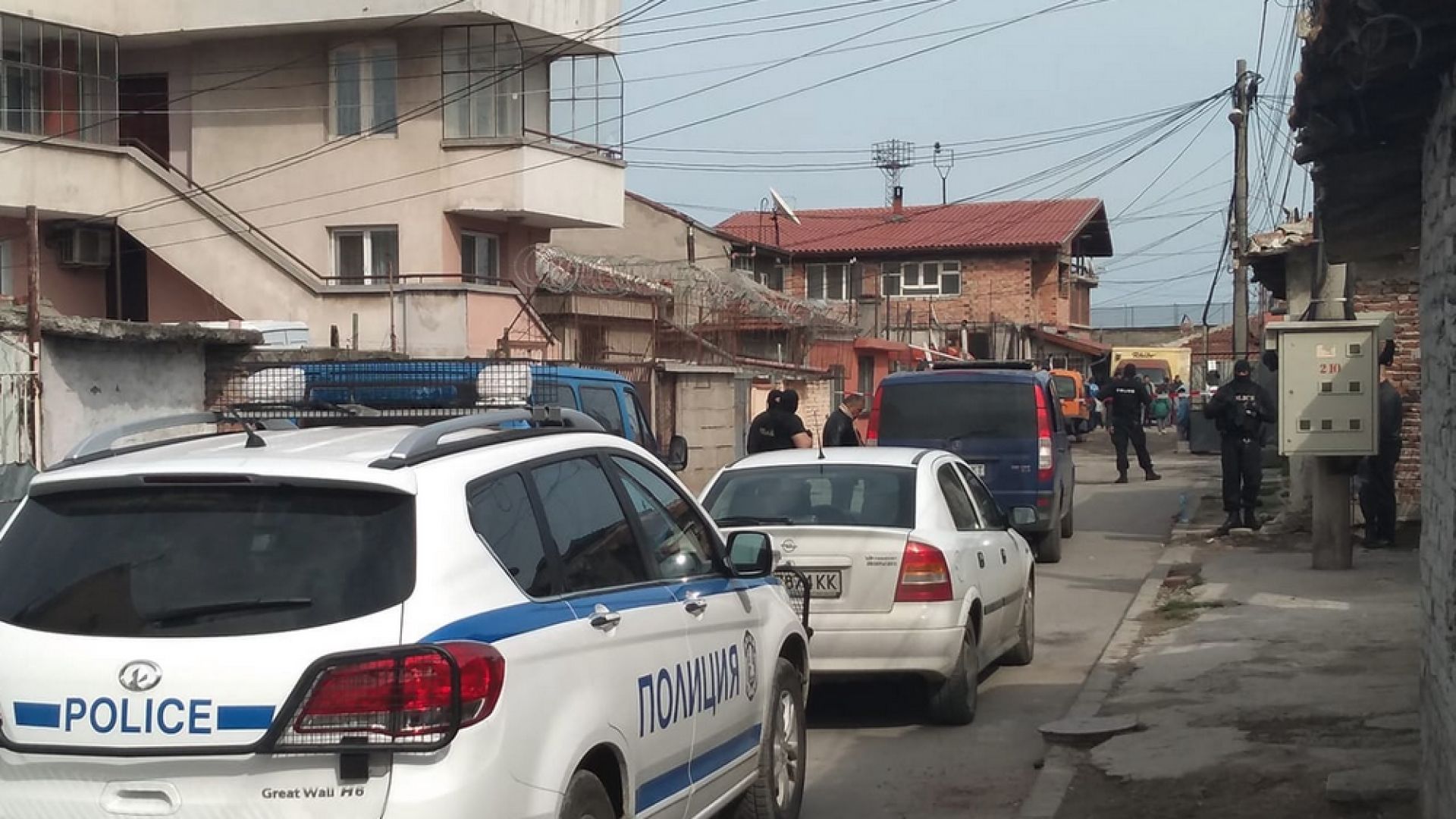 Полиция и жандармерия влезе в ромската махала в бургаския квартал