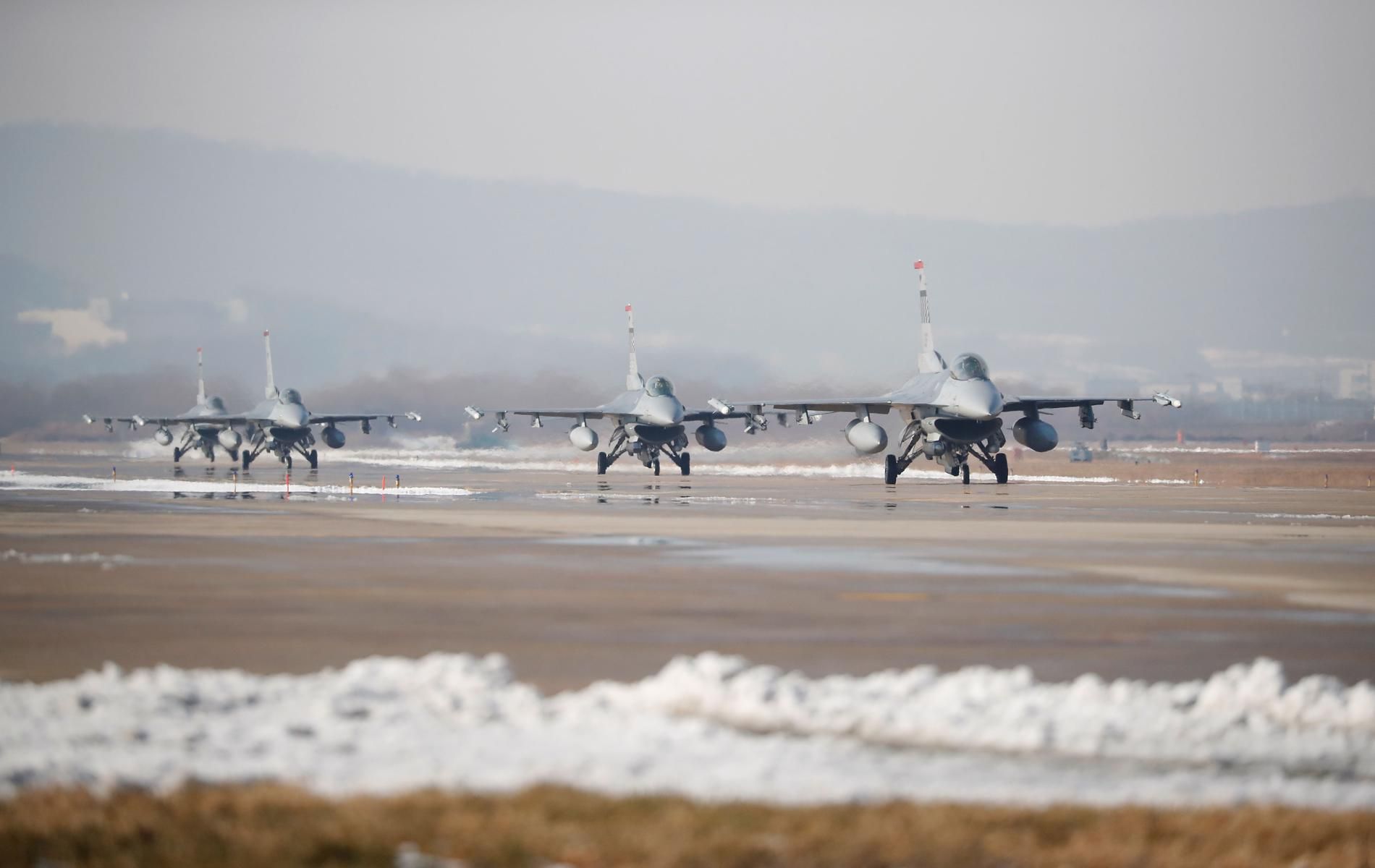 Ф-16 вече са в бойно дежурство над Румъния