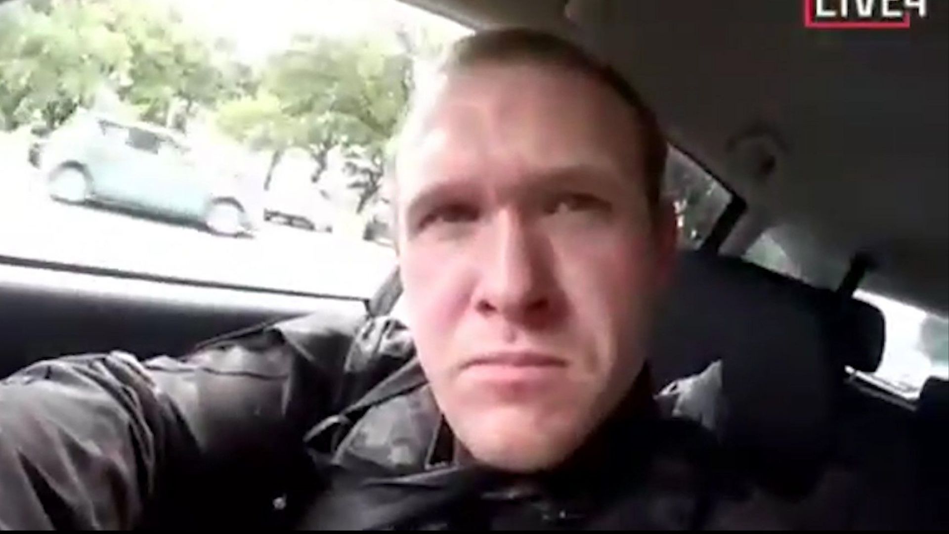 Има финансова връзка между австралиеца Брентън Тарант който уби 50