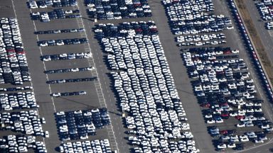 Продажбите на нови автомобили в ЕС намаляват, но има и надежда за обрат