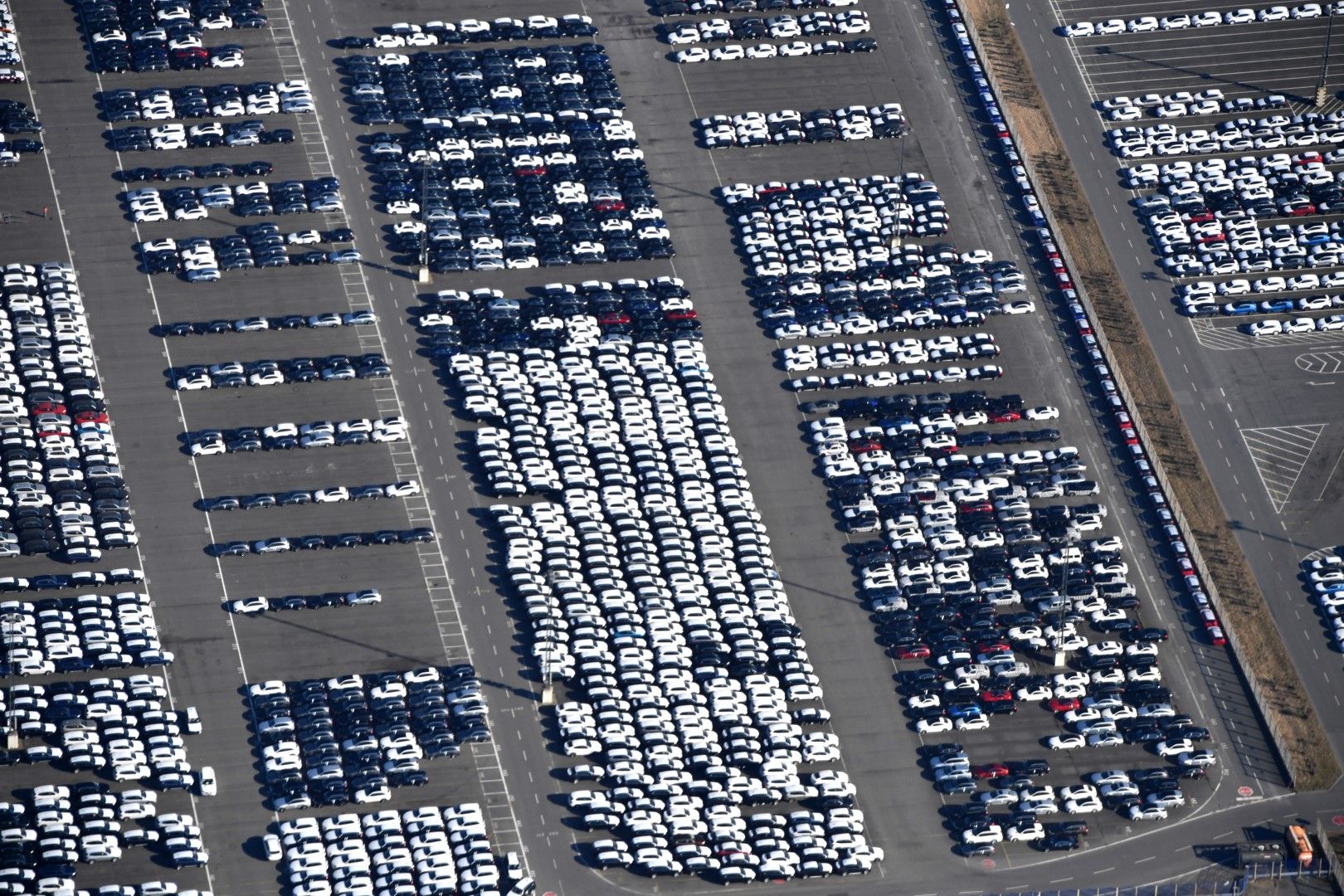 Продажбите (регистрацията) на нови пътнически автомобили в Европейския съюз се понижиха през март с 3,9% на годишна база