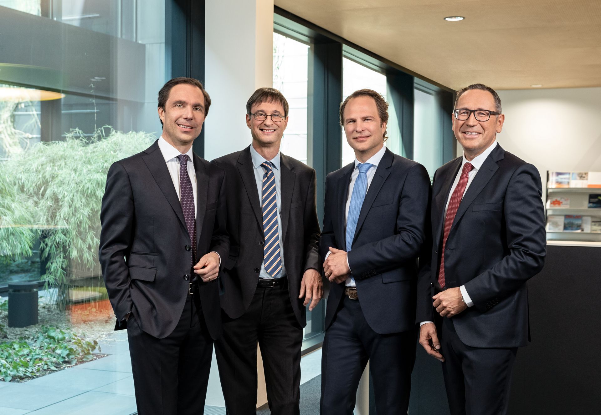 Управителният съвет на Gebrüder Weiss (отляво на дясно): Волфрам Зенгер-Вайс (председател), Петер Клойбер, Хайнц Зенгер-Вайс и Юрген Бауер. (Източник: Gebrüder Weiss)