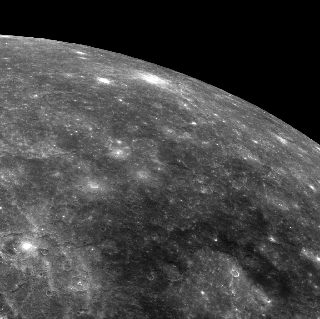 Въпреки това, на Меркурий има воден лед около полюсите