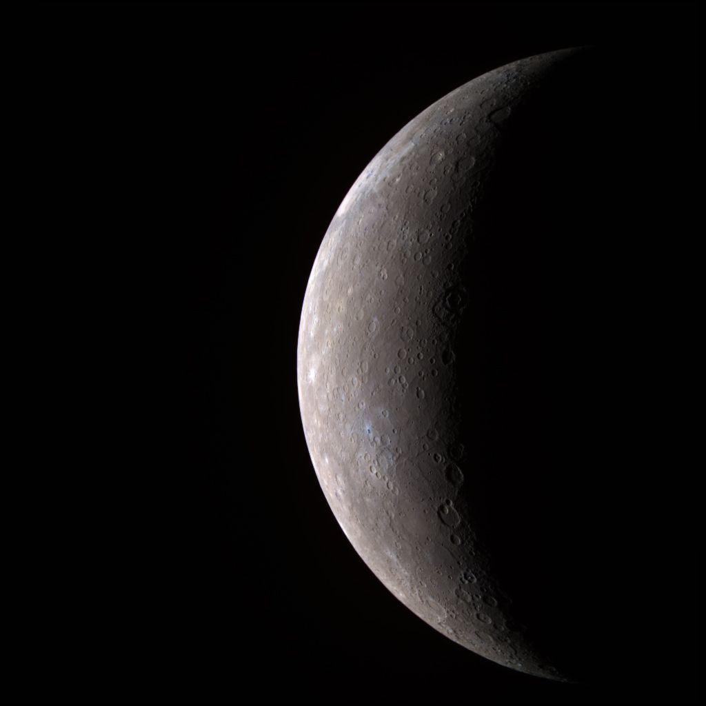 Меркурий е най-малката планета в Слънчевата система и най-близката до Слънцето