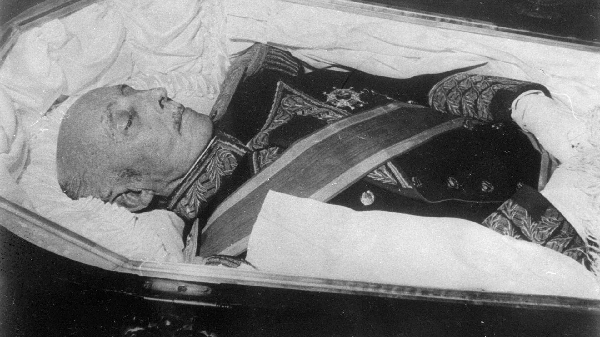 Франко ще бъде ексхумиран и препогребан на 10 юни