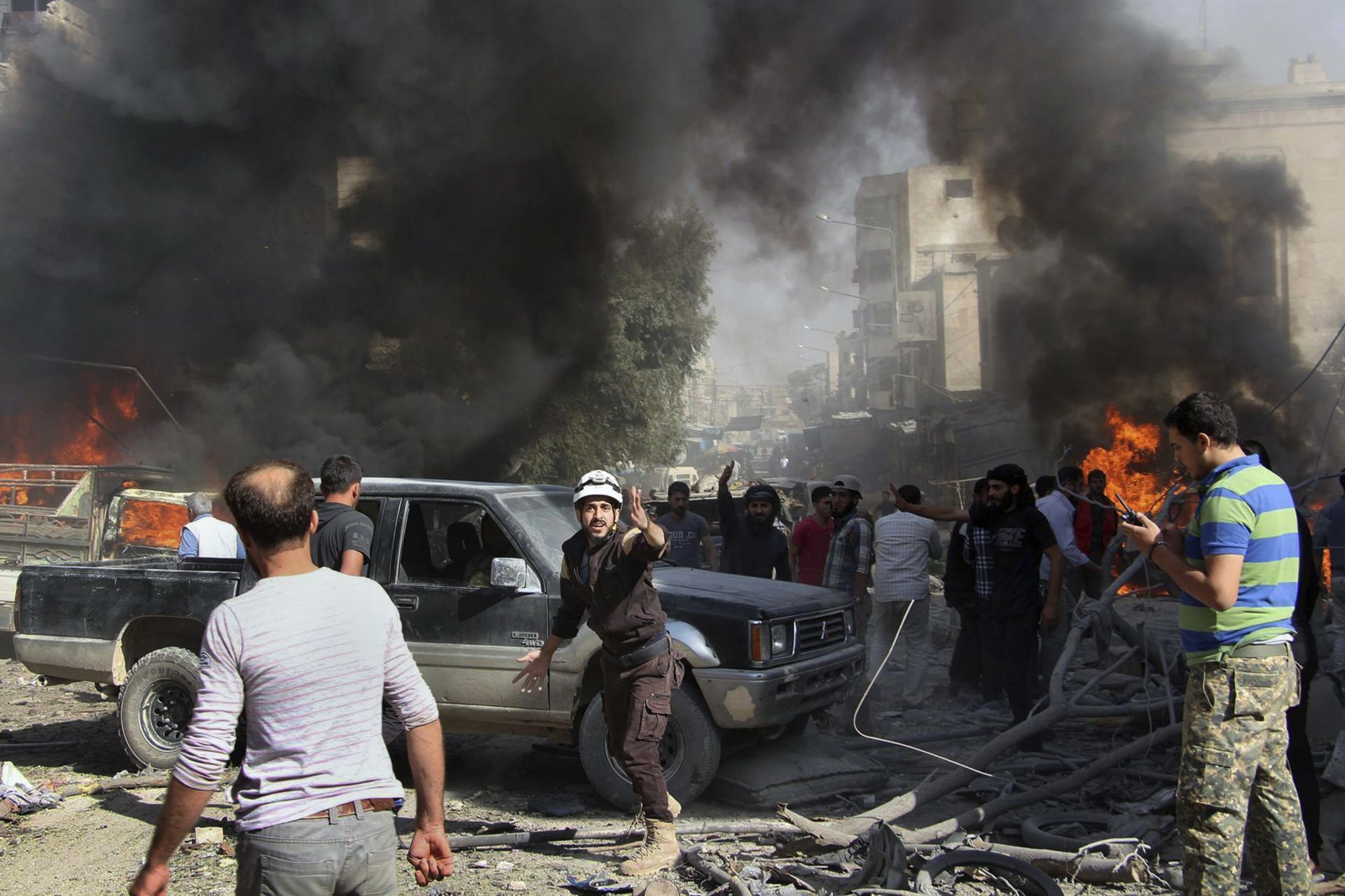 Три жeни се взривиха сред тълпа, напускаща последната джихадистка крепост