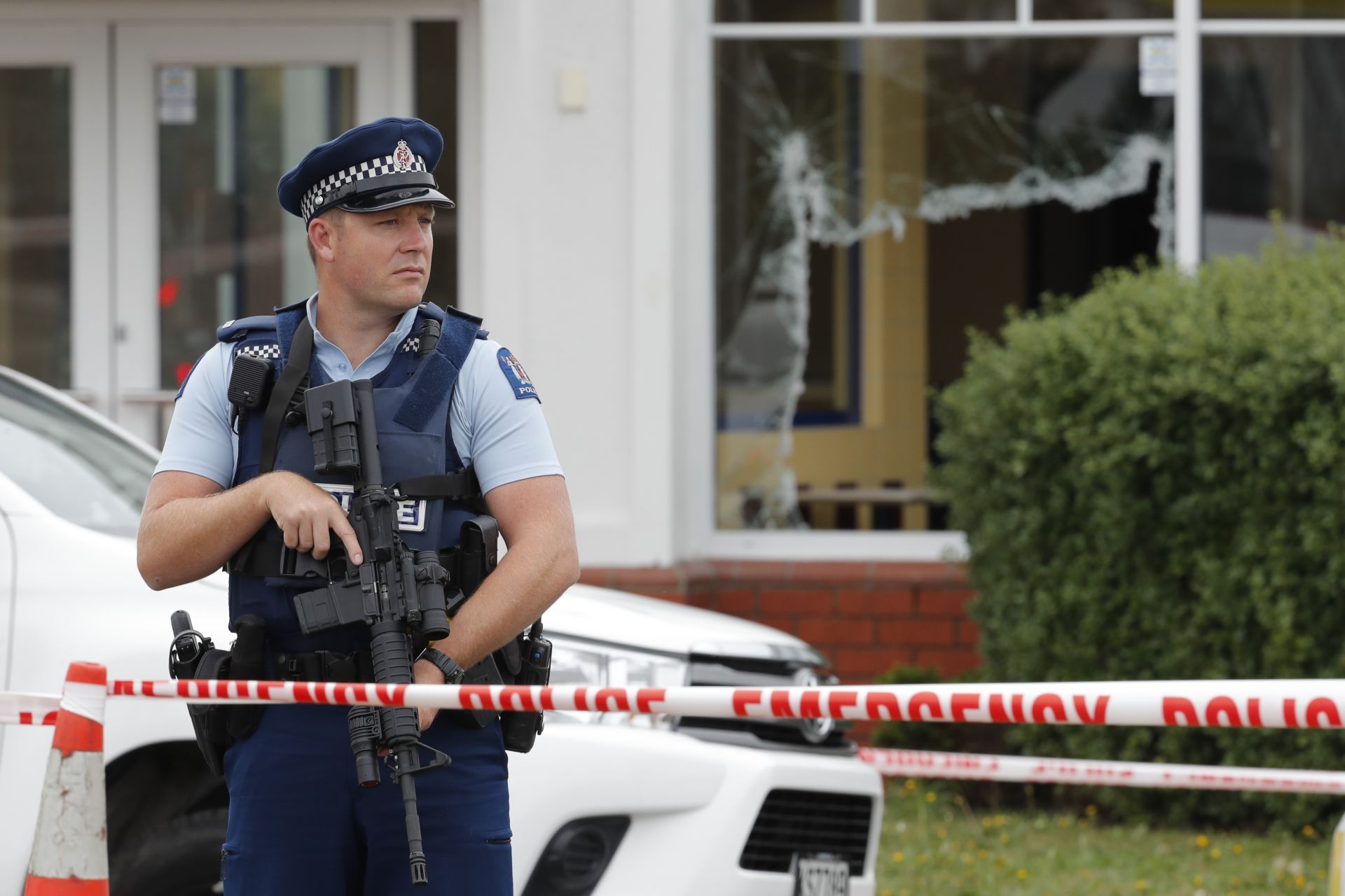 Австралийски терорист уби 50 души в джамии в Нова Зенландия