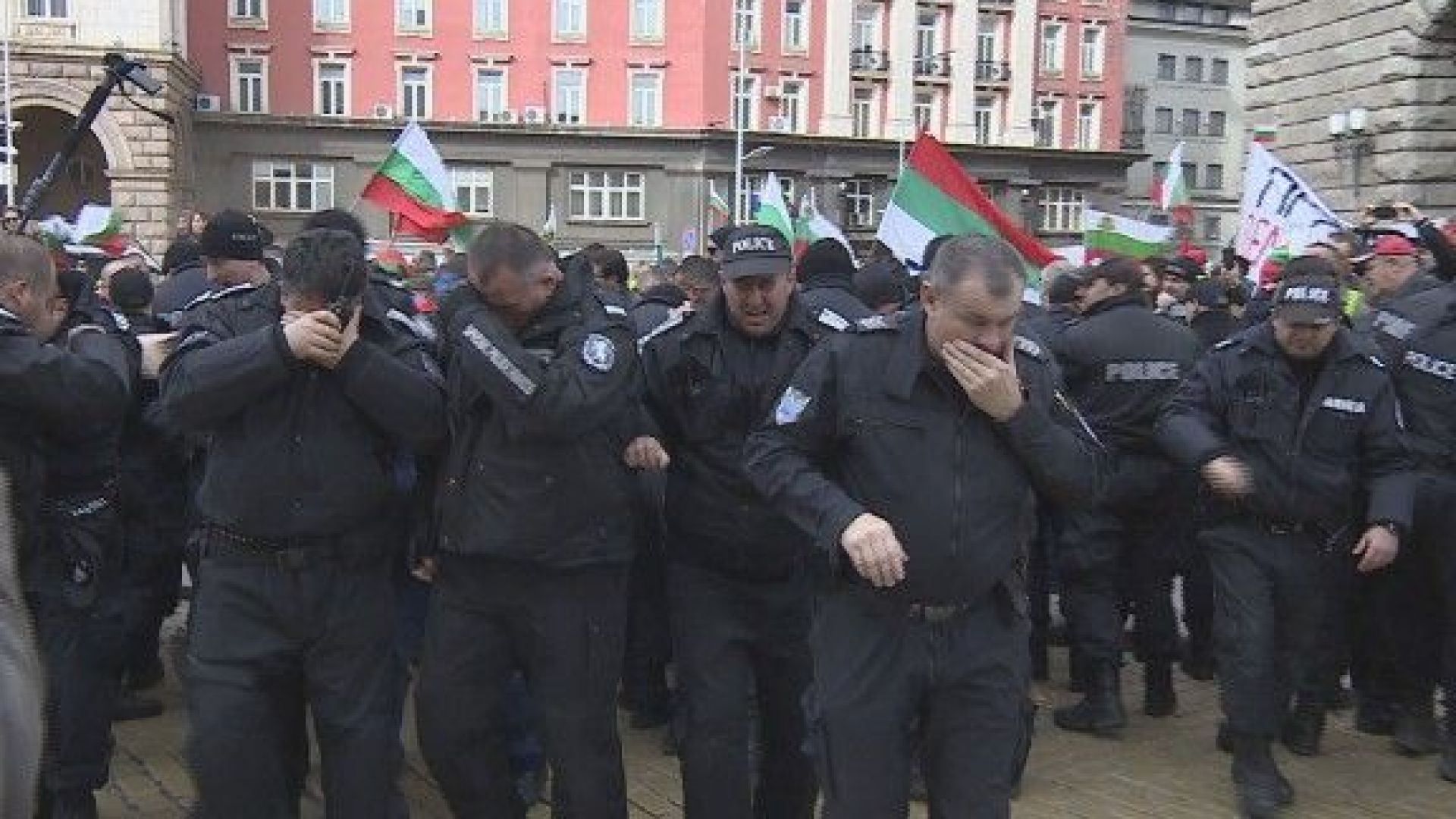 След куриозната случка на протеста пред Министерски съвет в събота