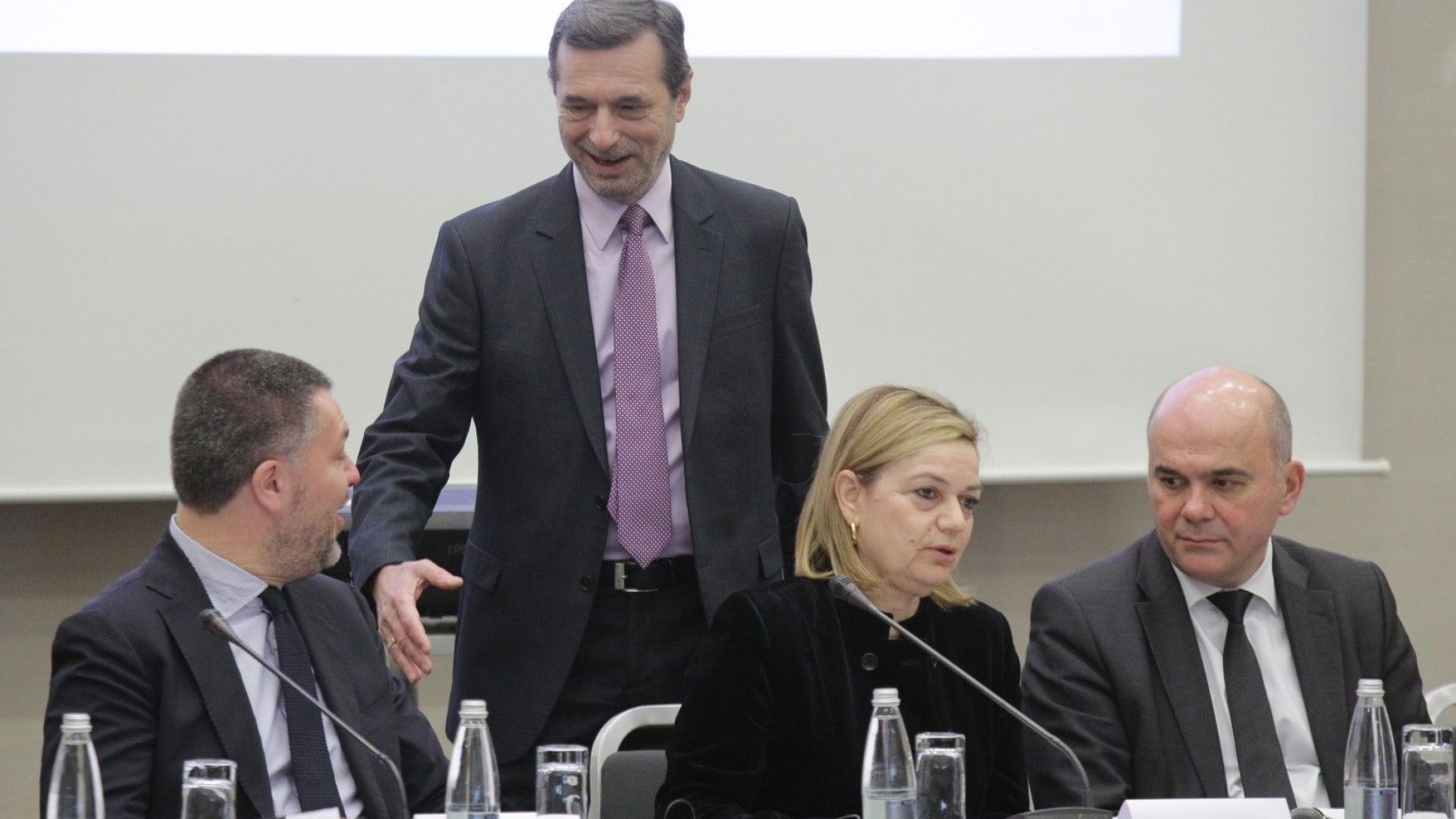 Лидерът на КТ Подкрепа Димитър Манолов заяви че синдикатите трябва