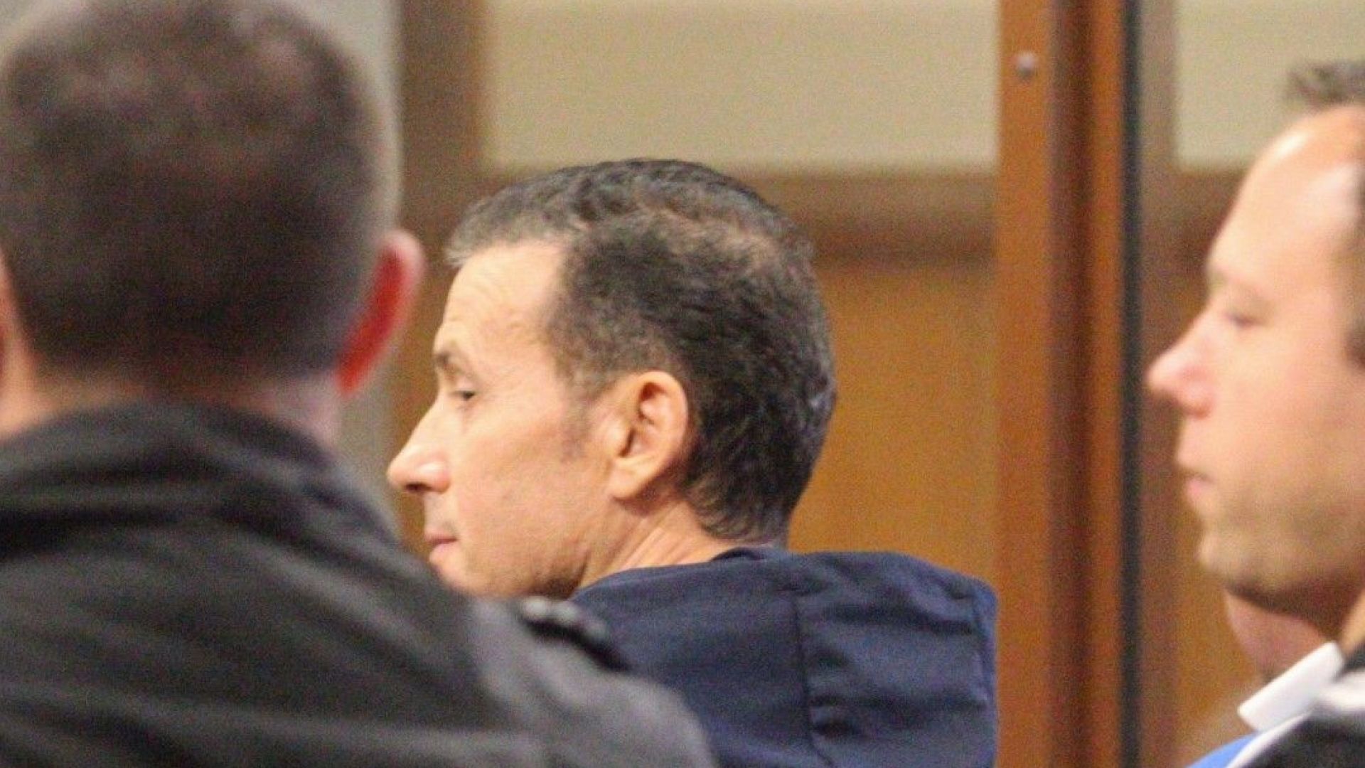 Бизнесменът Миню Стайков пристигна в съда в инвалидна количка А