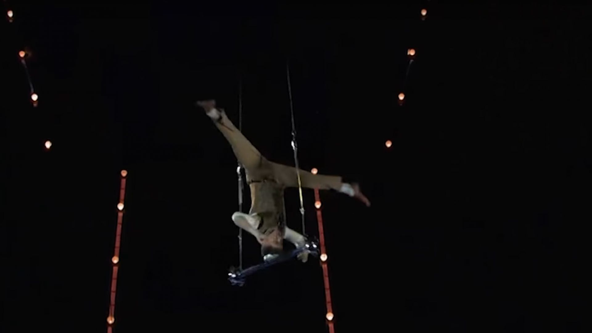 Руски акробат, паднал от 18 метра, показва животозастрашаващ номер