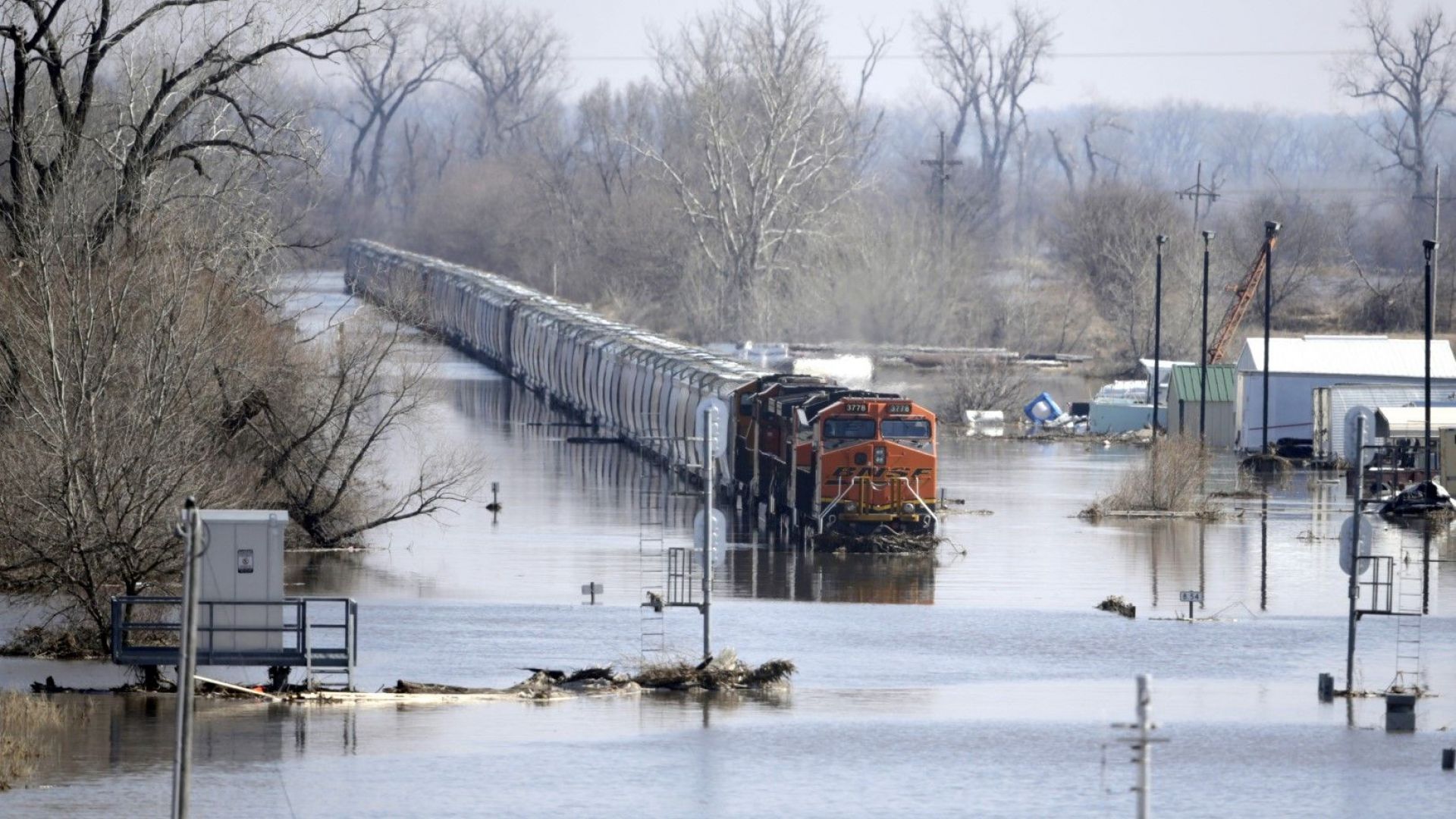 Опустошителни наводнения в САЩ: Мисури се надигна до 14.50 м и заля Небраска