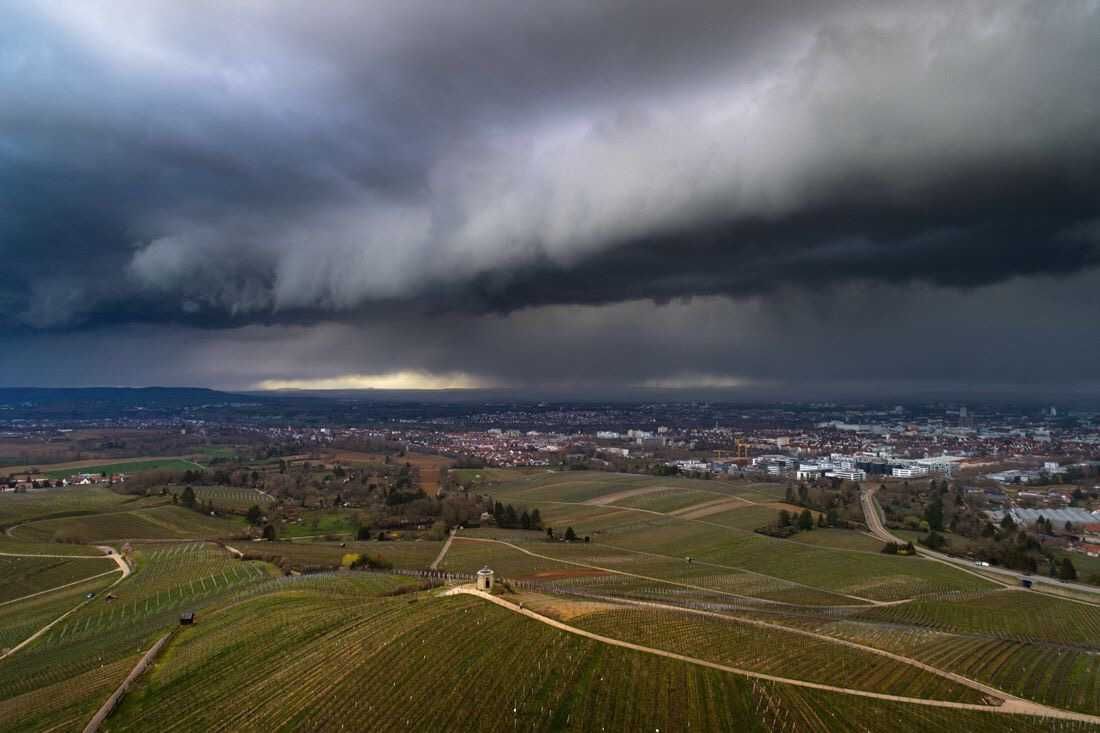 Купесто-дъждовни облаци над Германия