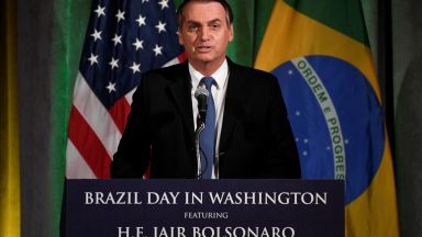  Болсонаро позволи изстрелване на американски спътници от бразилска военна база 