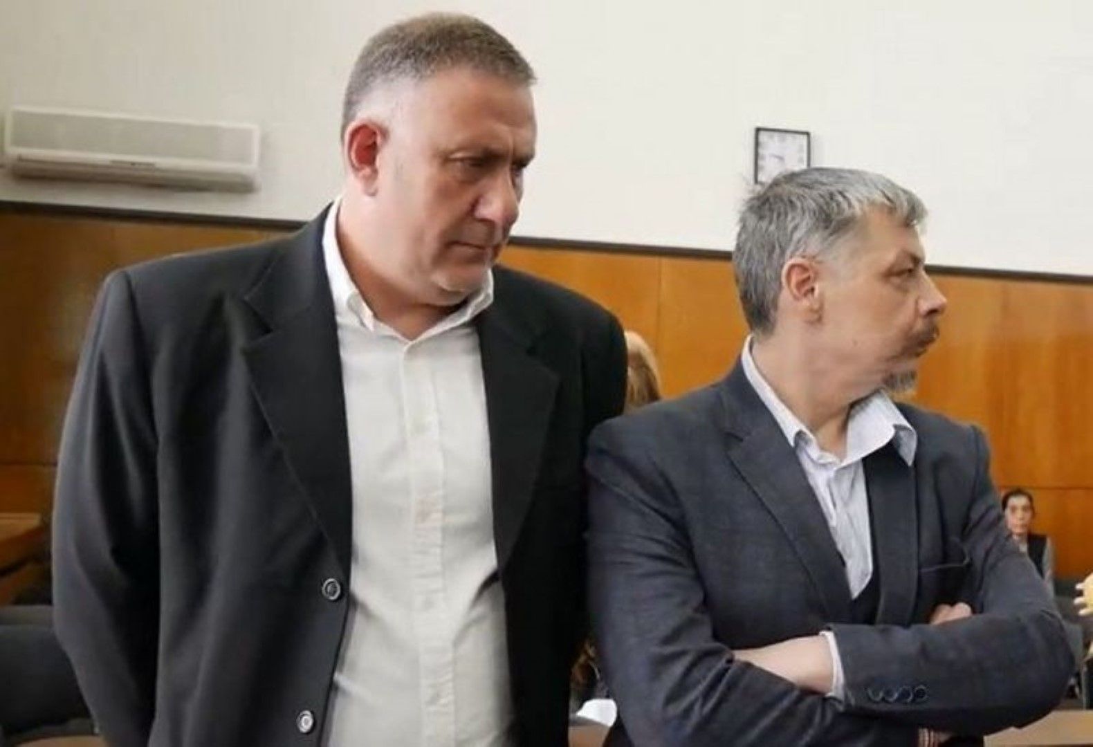 Д-р Иван Димитров (вляво), който е на свобода с мярка "подписка", твърди, че е невинен