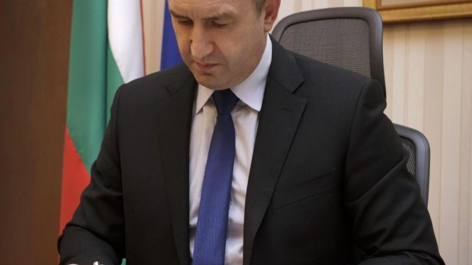 Президентът Румен Радев издаде указ с който насрочи за 26 и