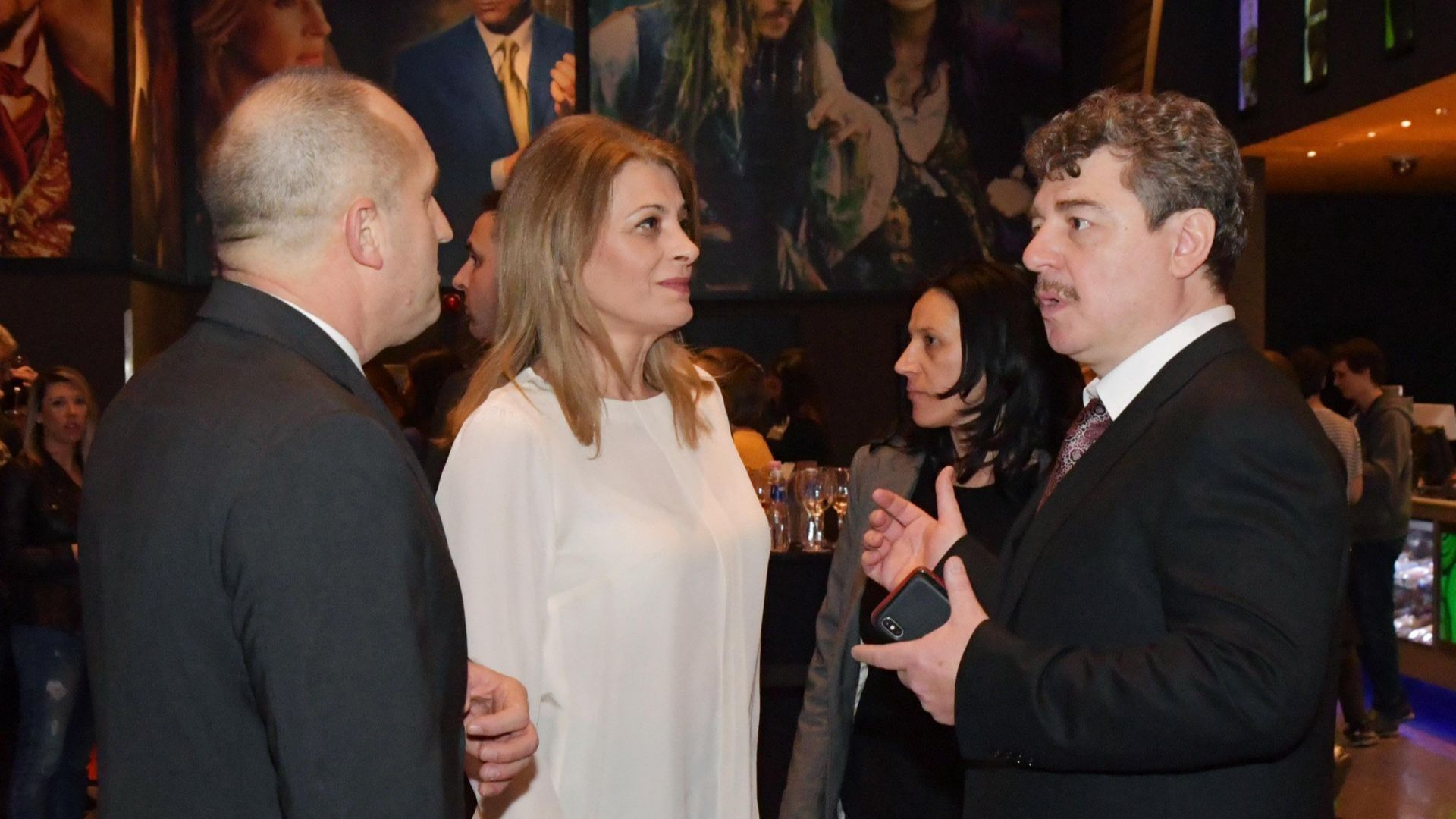Президентското семейство уважи премиерата на първия филм на Камен Донев