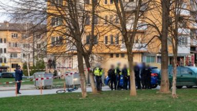  Ботевград под полицейска обсада - мъж умъртви жена си на улицата (обновена/снимки) 