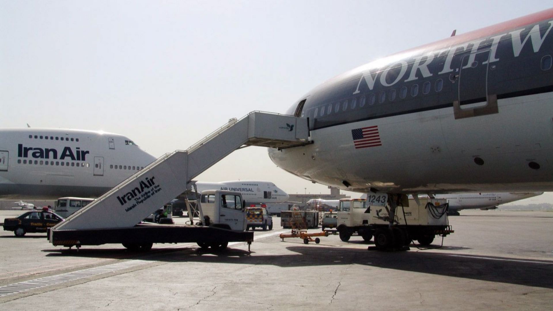 Пътнически самолет се запали на техеранското летище Мехрабад тази вечер