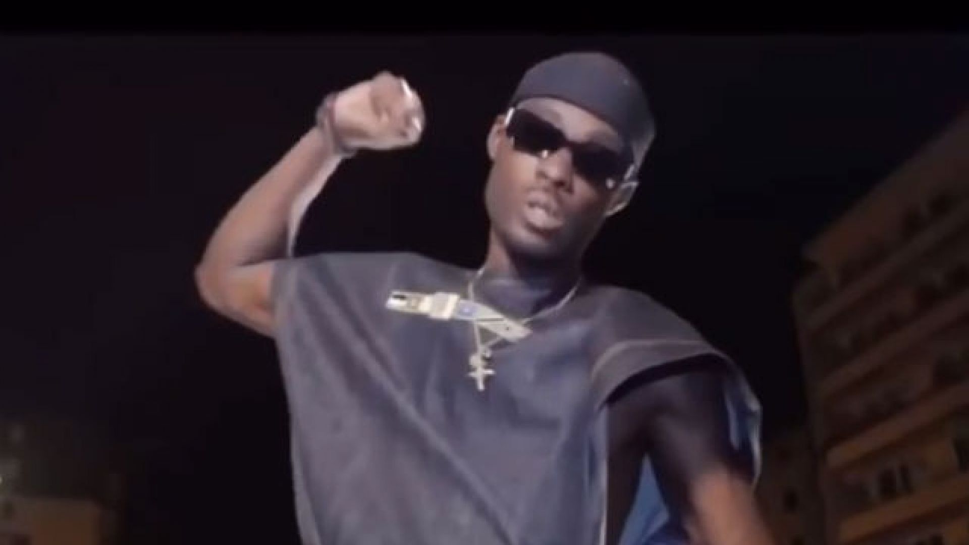 Френският рапър Ник Конрад спечелил си скандална слава с песен