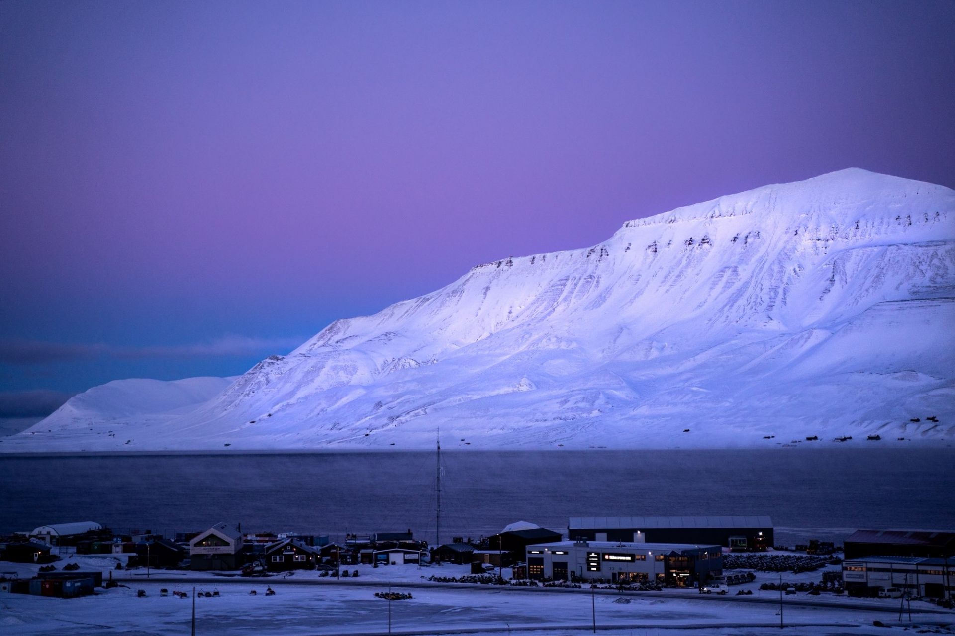 Лонгиербюен, Свалбард. Гледката от моя прозорец. 