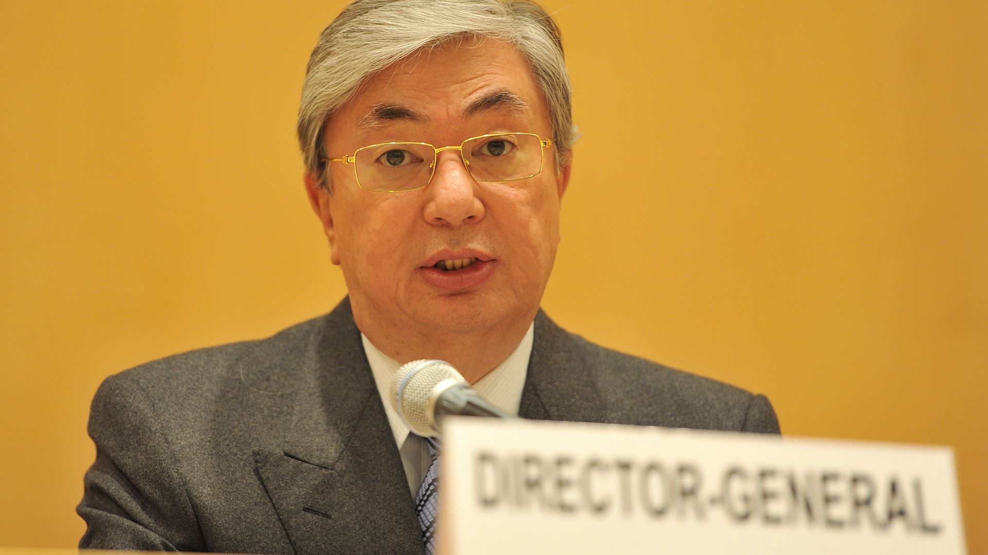 Новият президент на Казахстан Касим Жомарт Токаев вижда преминаването на писмеността