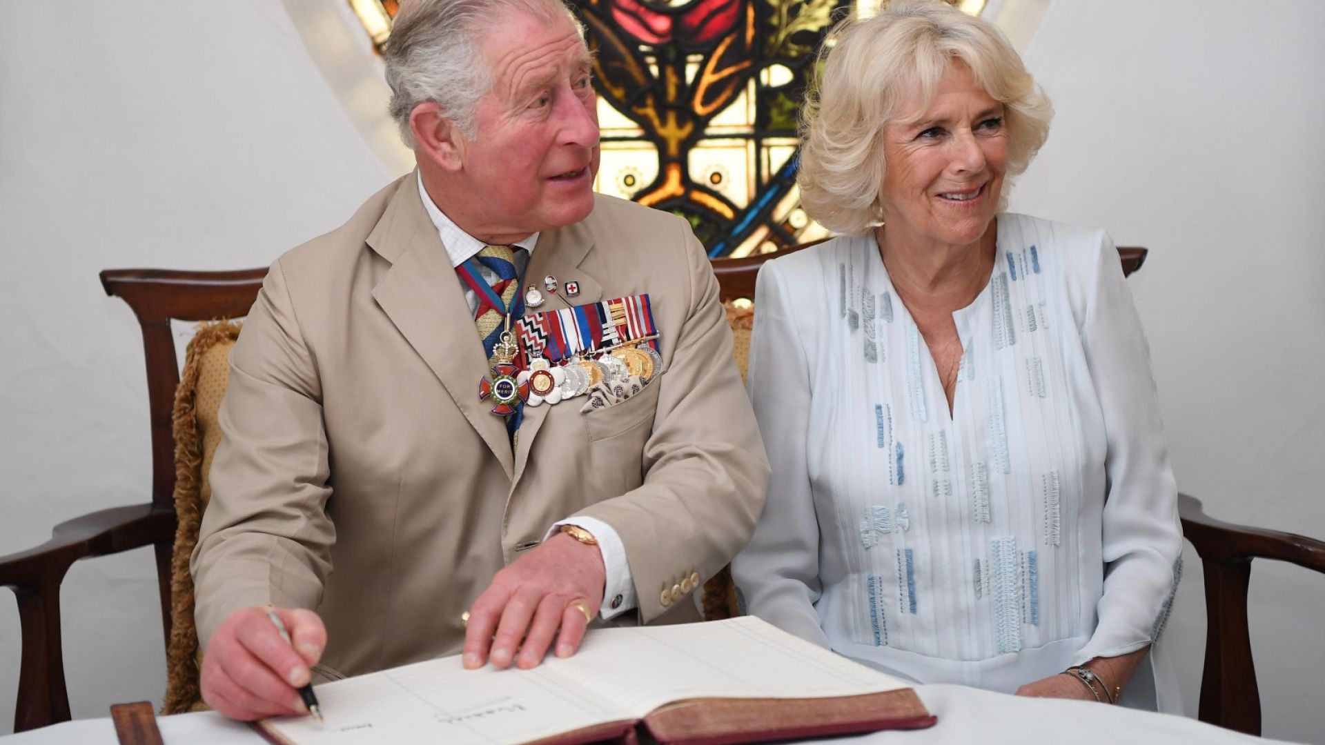 Британският престолонаследник принц Чарлз и съпругата му Камила пристигнаха вчера