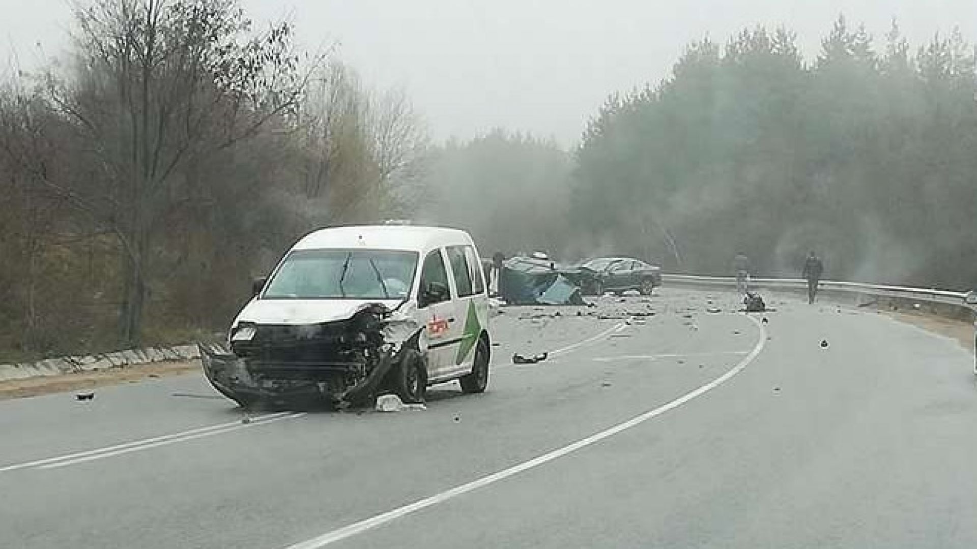 Двама души загинаха след тежка катастрофа малко след 10 часа