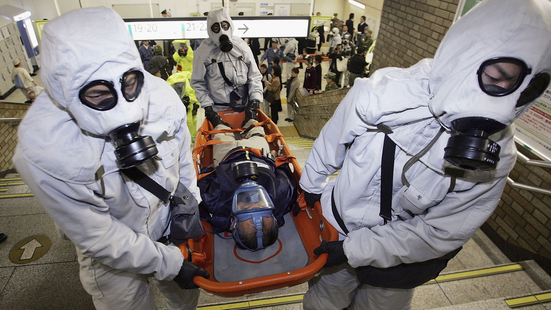 На 20 март 1995 г няколко членове на създадената от