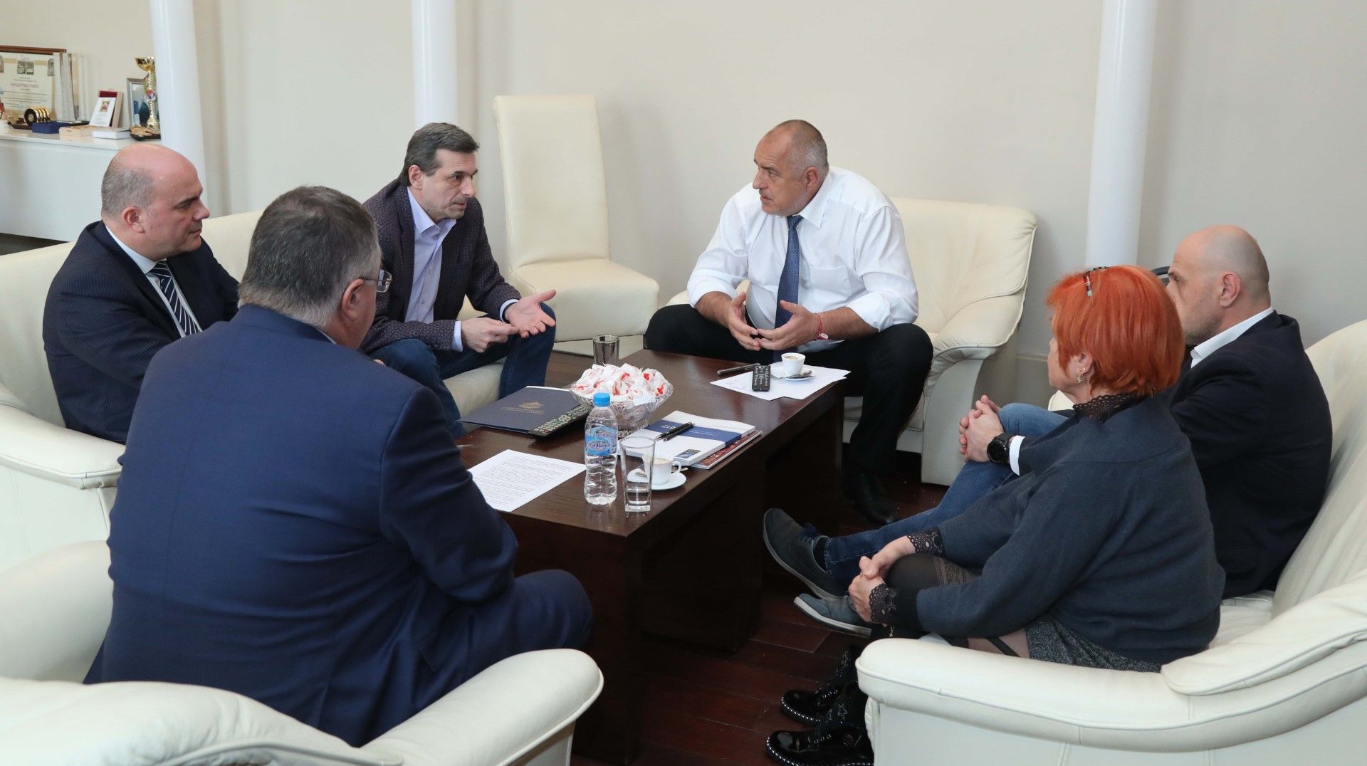 Министър-председателят Бойко Борисов проведе среща с представители на синдикалните организации, министъра на труда и социалната политика Бисер Петков, вицепремиера Томислав Дончев и управителя на НОИ Ивайло Иванов