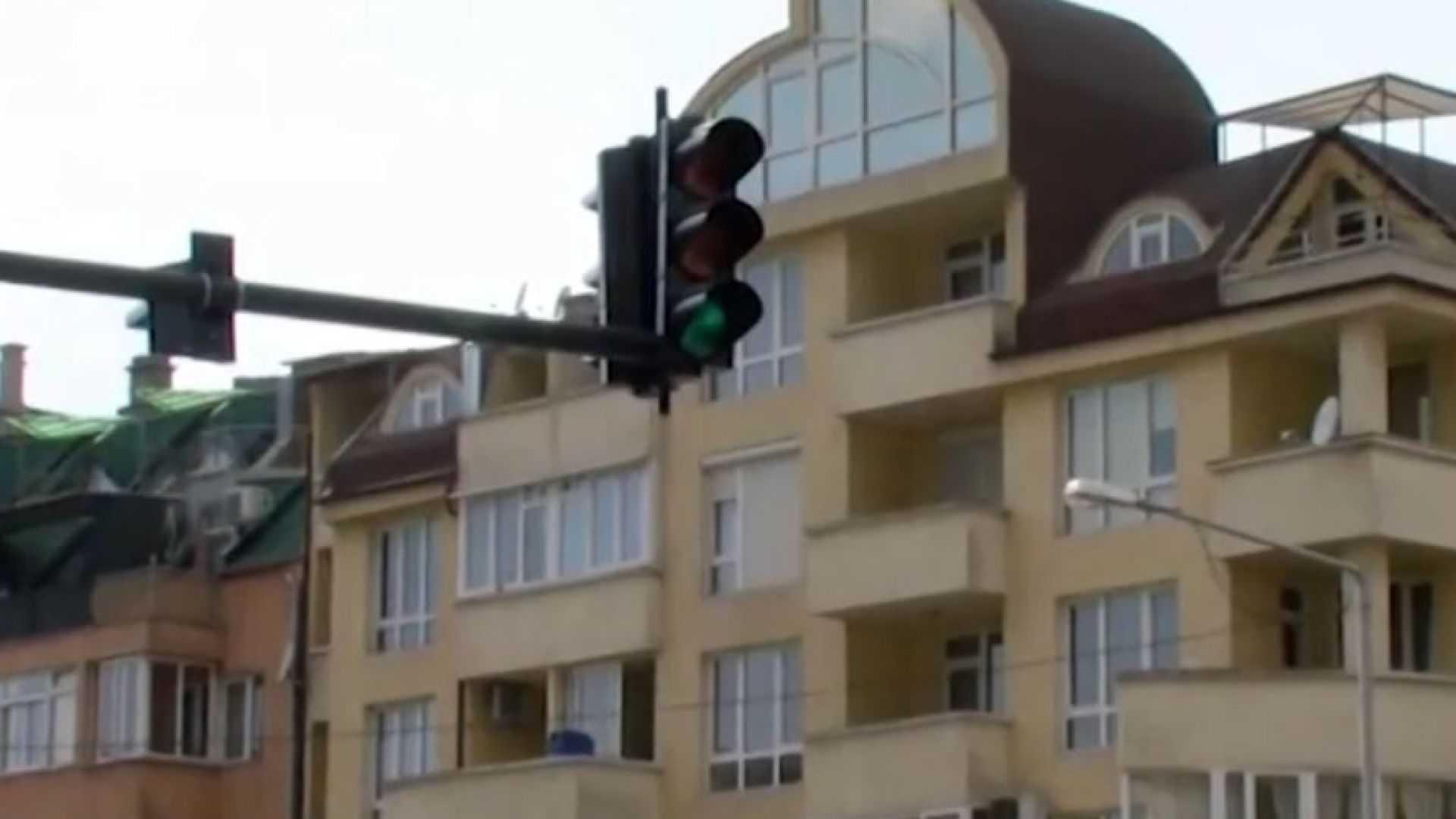 Светофар обрича на безсъние цял квартал в Благоевград Причината е