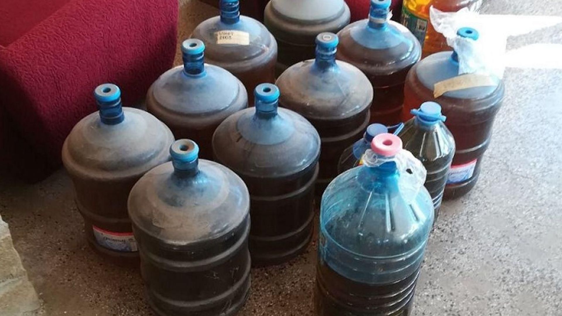 480 литра нелегален етилов алкохол в пластмасови туби откриха митнически